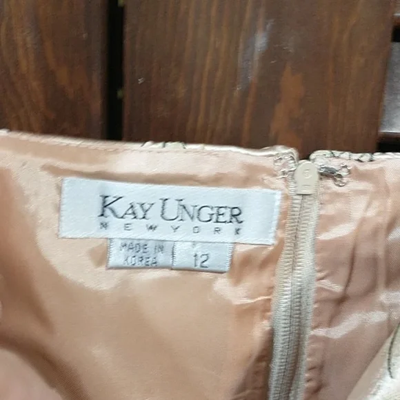 NWOT Kay Unger 2 Piece Beautiful Floral Top Blouse & Skirt Size 12 - Picture 9 of 12